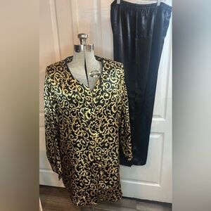 Pajamas Set Size Large Floral Print Top‎ Gold And Black Bottoms Black Notorious